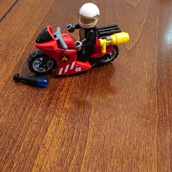 LEGO City: Fire Response Unit 60108 with Instruction Booklets missing 3 pieces - Picture 8 of 15